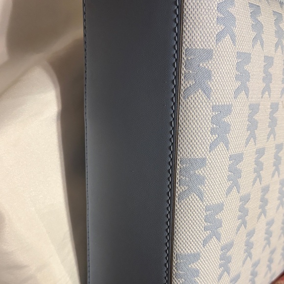 Michael Kors Light Blue and Cream Tote with Cardholder - Picture 5 of 7